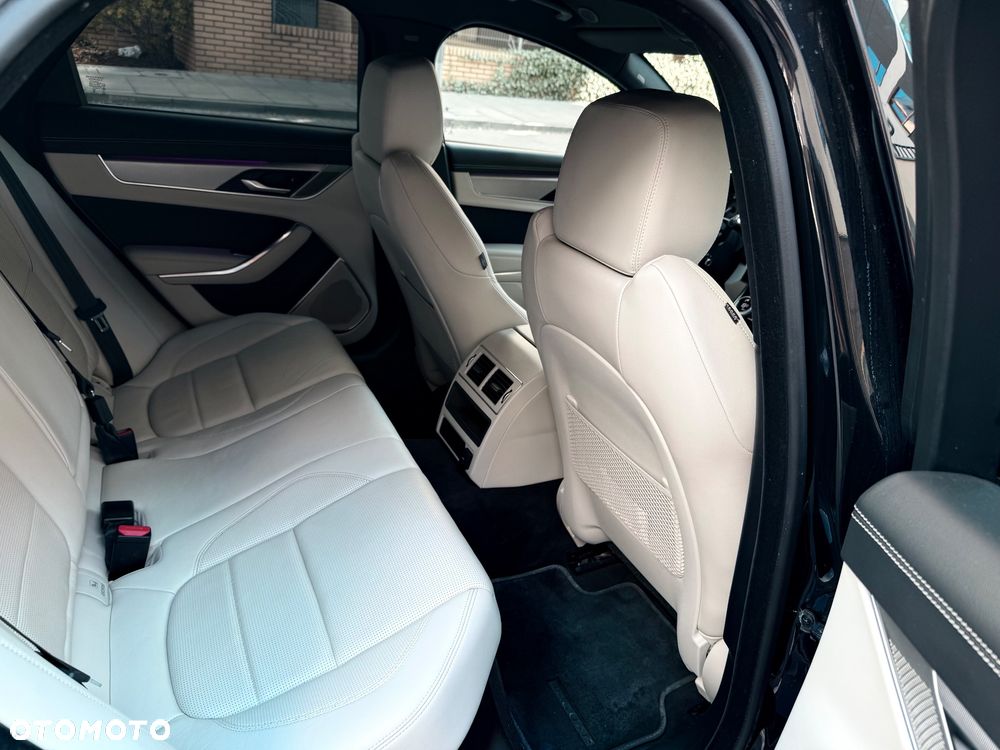 Jaguar XF D200 R-Dynamic SE - 25