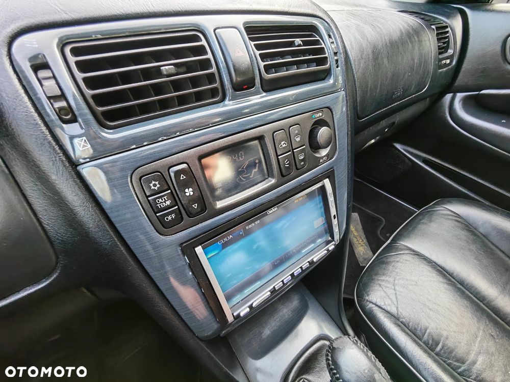 Mitsubishi Galant - 18