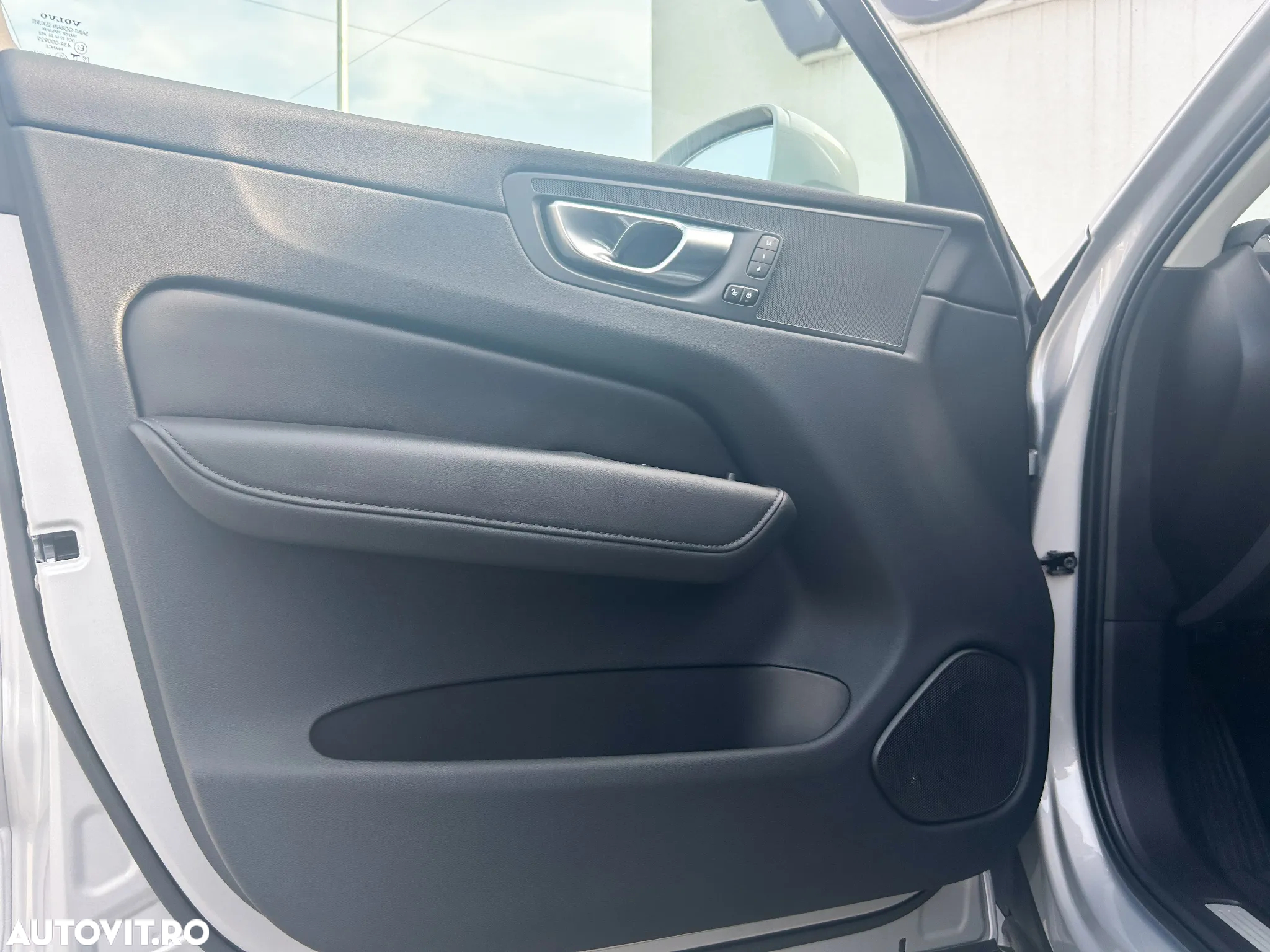 Volvo XC 60 B4 MHEV AT FWD Core - 19