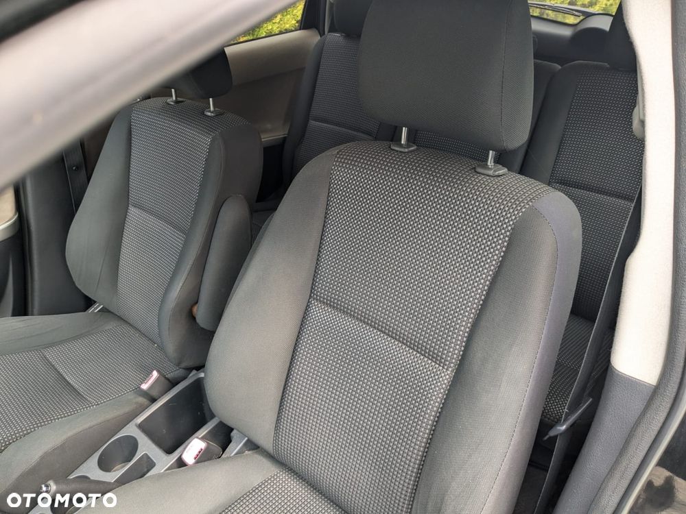 Toyota Corolla Verso 2.2 D-4D X 7os - 9