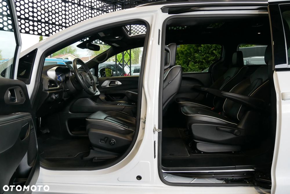 Chrysler Pacifica - 8