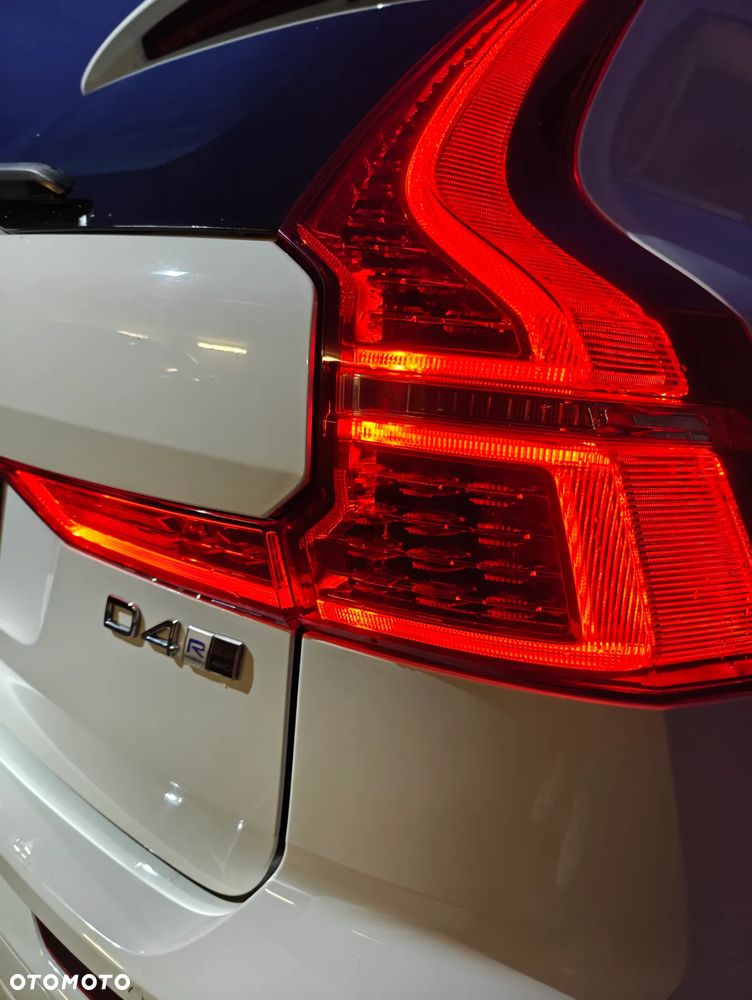 Volvo XC 60 D4 AWD R-Design - 16