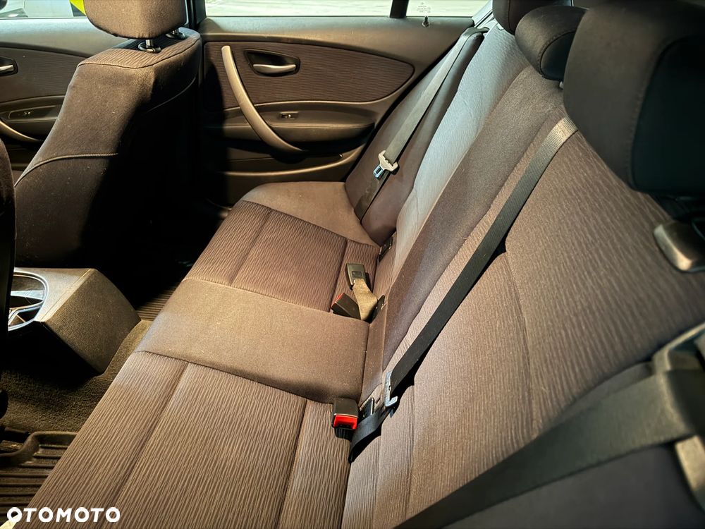 BMW Seria 1 118d DPF - 11