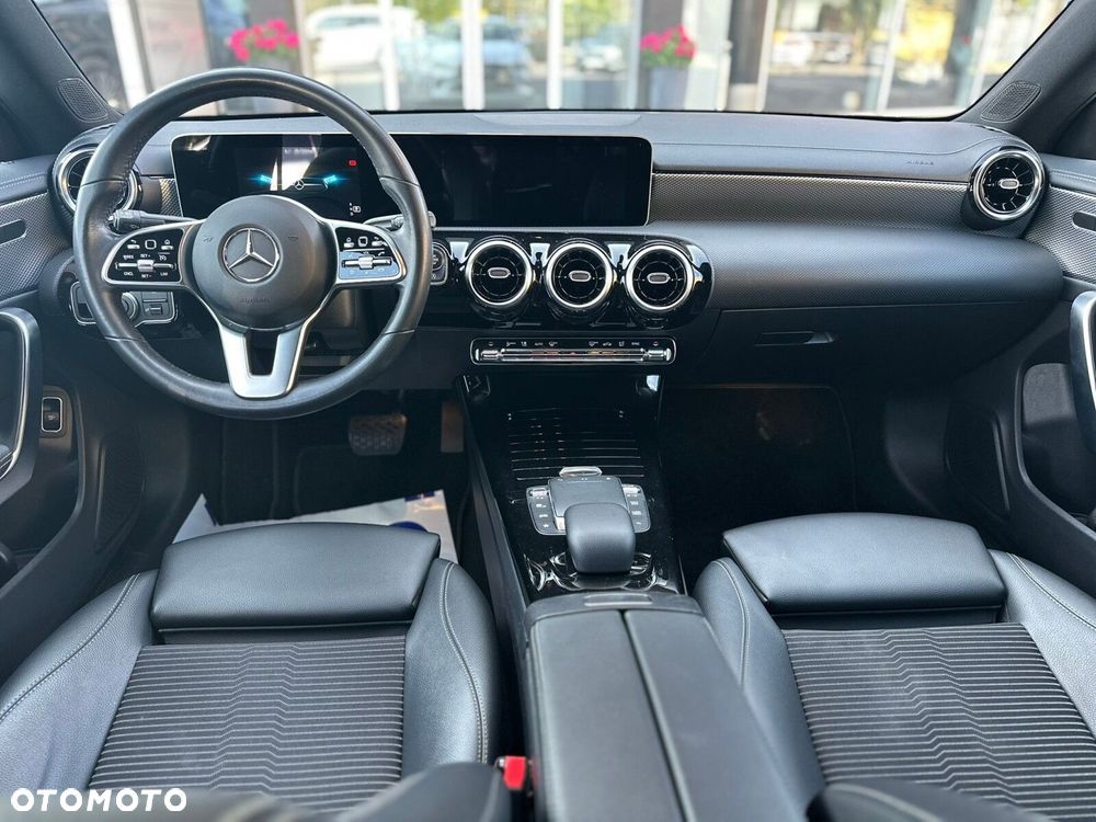 Mercedes-Benz CLA 200 Progressive 7G-DCT - 9