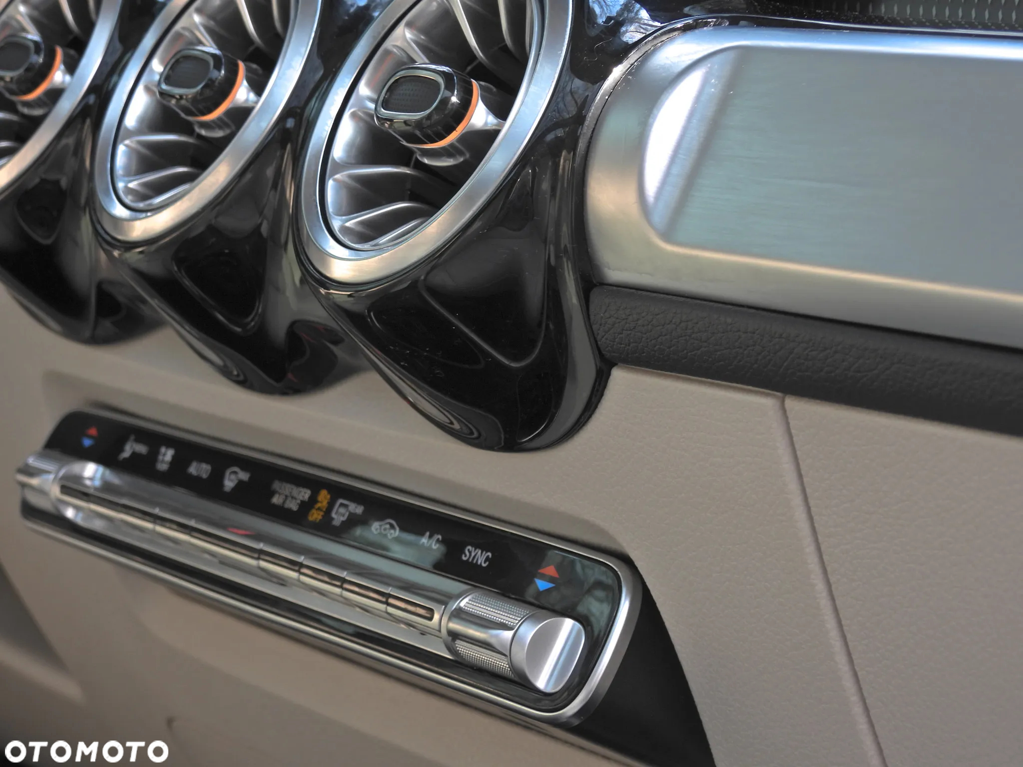Mercedes-Benz GLB 250 4-Matic 8G-DCT - 18