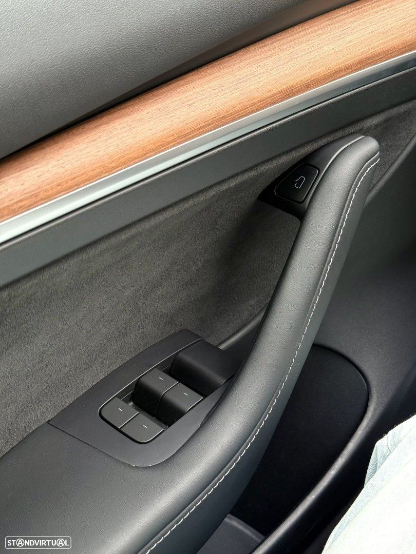 Tesla Model 3 Long-Range Dual Motor AWD - 22