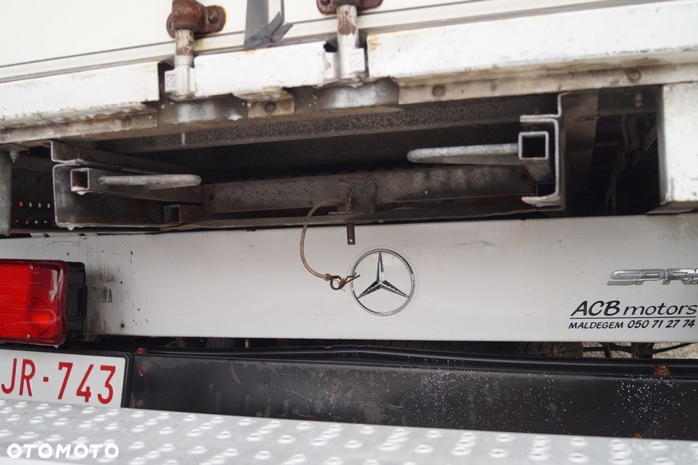 Mercedes-Benz Sprinter - 11