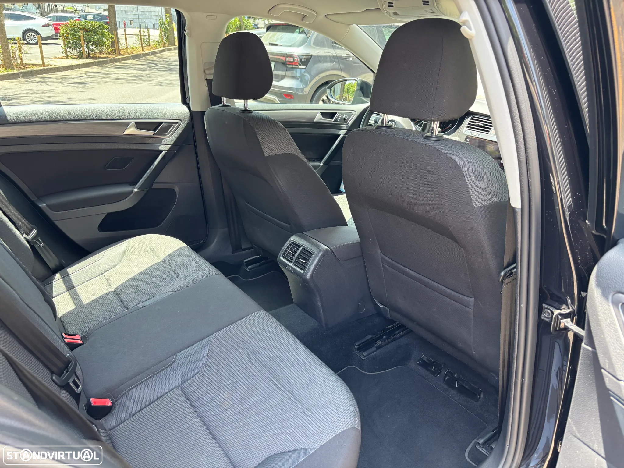 VW Golf 1.6 TDI Confortline - 12