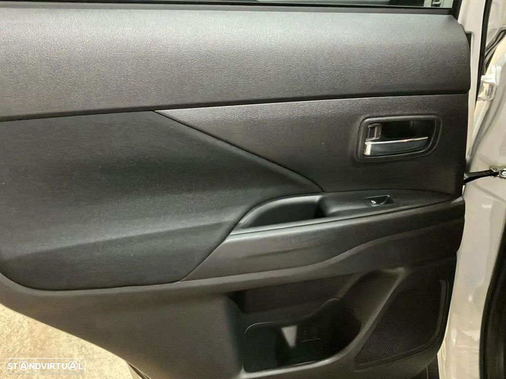 Mitsubishi Outlander - 22