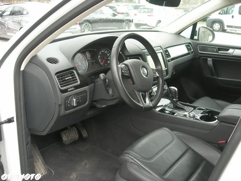 Volkswagen Touareg 3.0 V6 TDI BMT Perfectline R-Style - 12