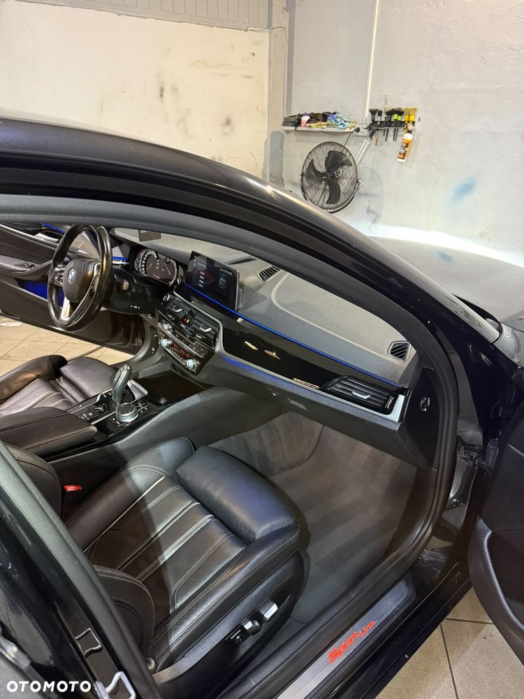 BMW Seria 5 520i Sport Line - 14