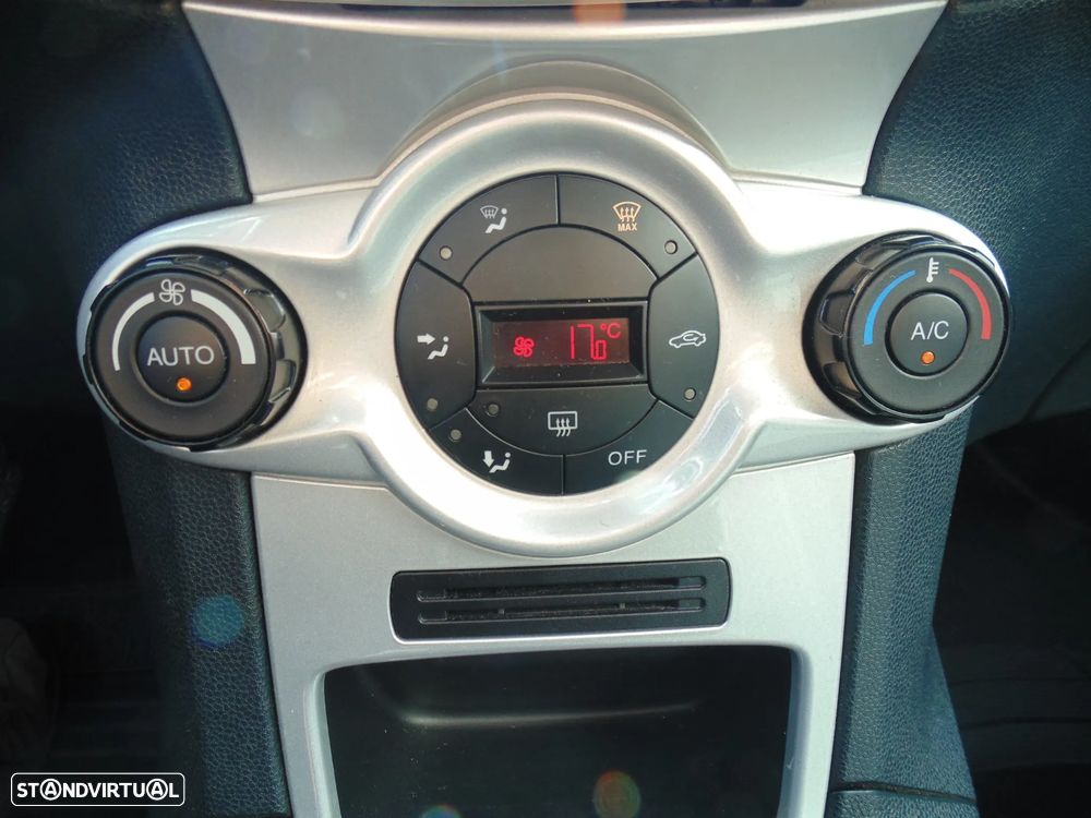 Ford Fiesta 1.25 Titanium - 23