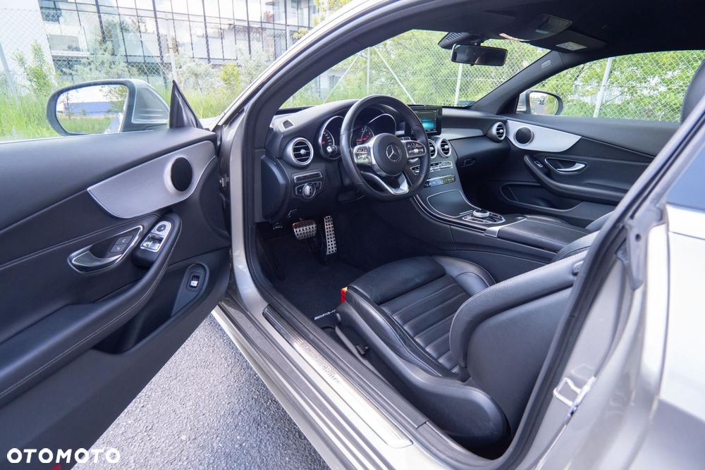 Mercedes-Benz Klasa C 300 9G-TRONIC - 10