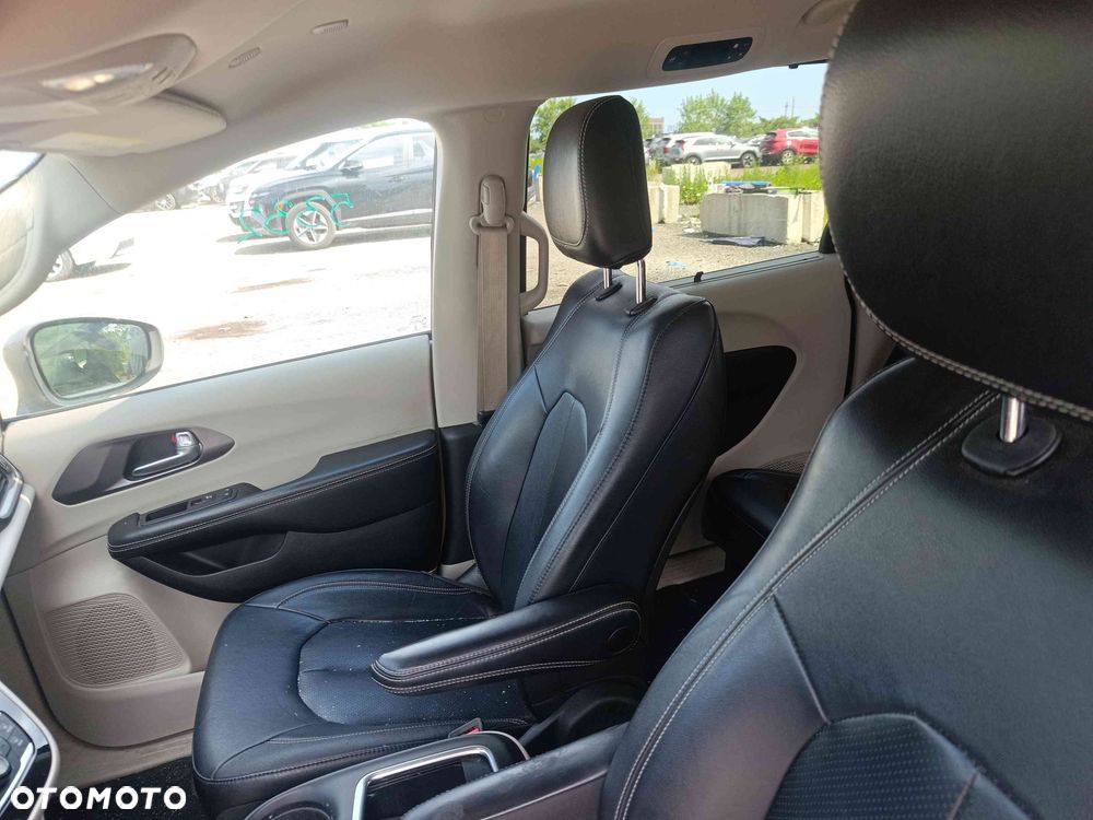 Chrysler Pacifica - 22
