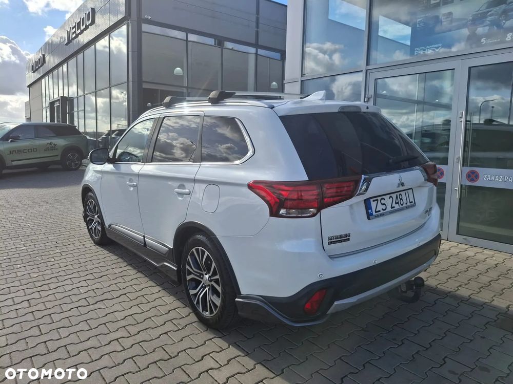 Mitsubishi Outlander 2.0 Instyle Navi 4WD CVT - 6