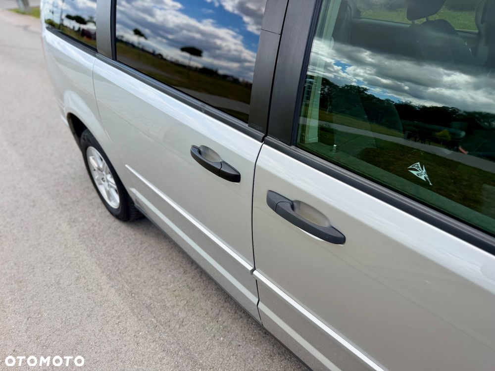 Chrysler Grand Voyager 2.8 CRD LX - 12