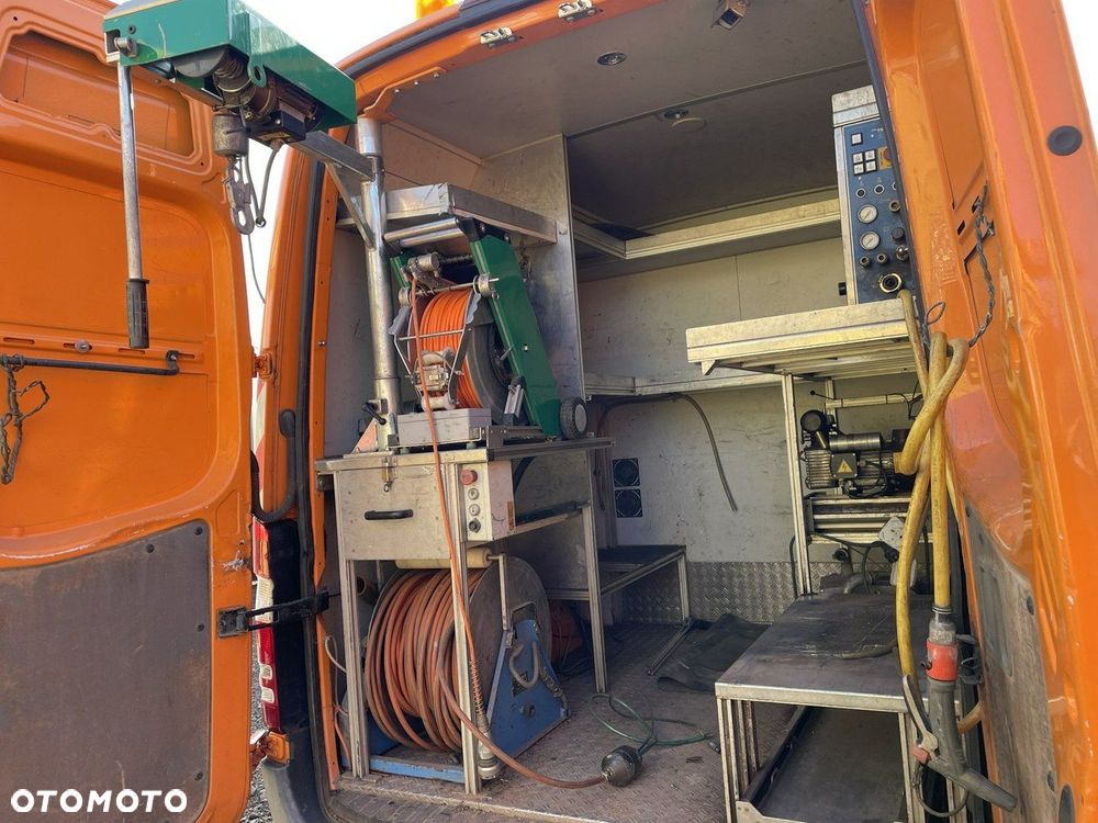 Mercedes-Benz Sprinter - 2