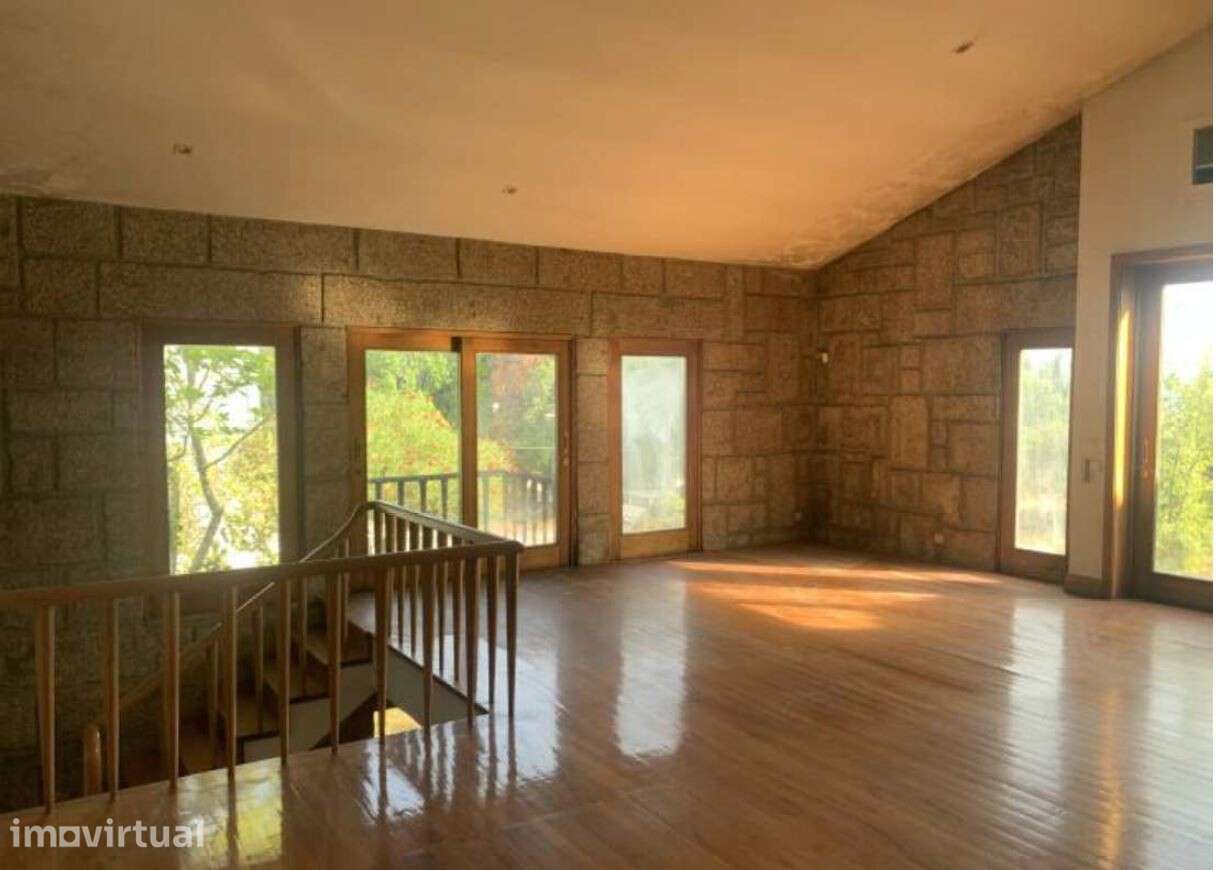 Moradia Isolada com Piscina e Jardim - Grande imagem: 2/30