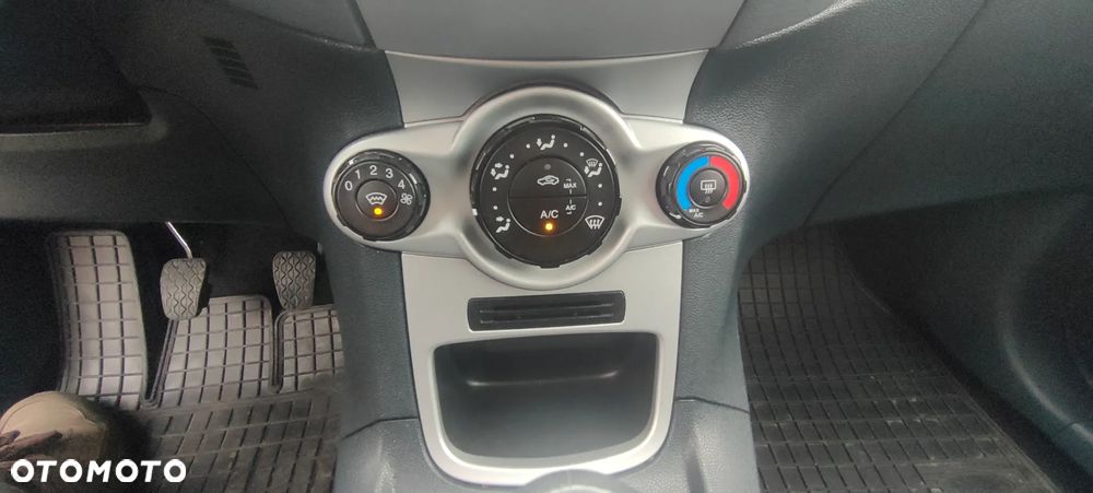 Ford Fiesta 1.25 Ghia - 15