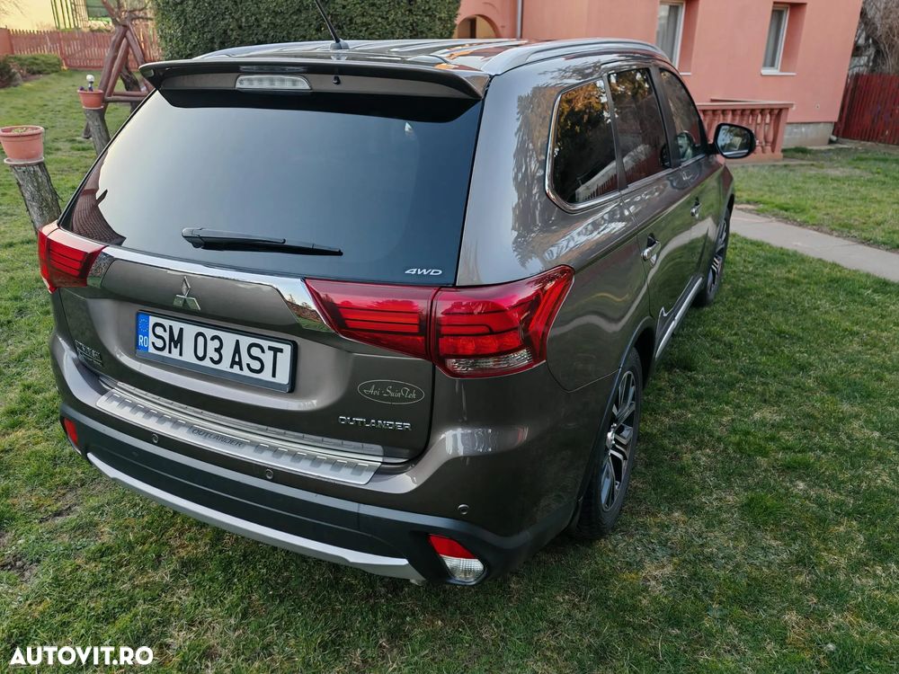 Mitsubishi Outlander 2.2 Litre DI-D AWD Intense - 2