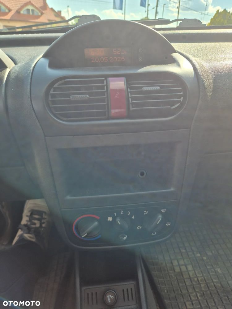 Opel Corsa 1.2 16V Enjoy - 9