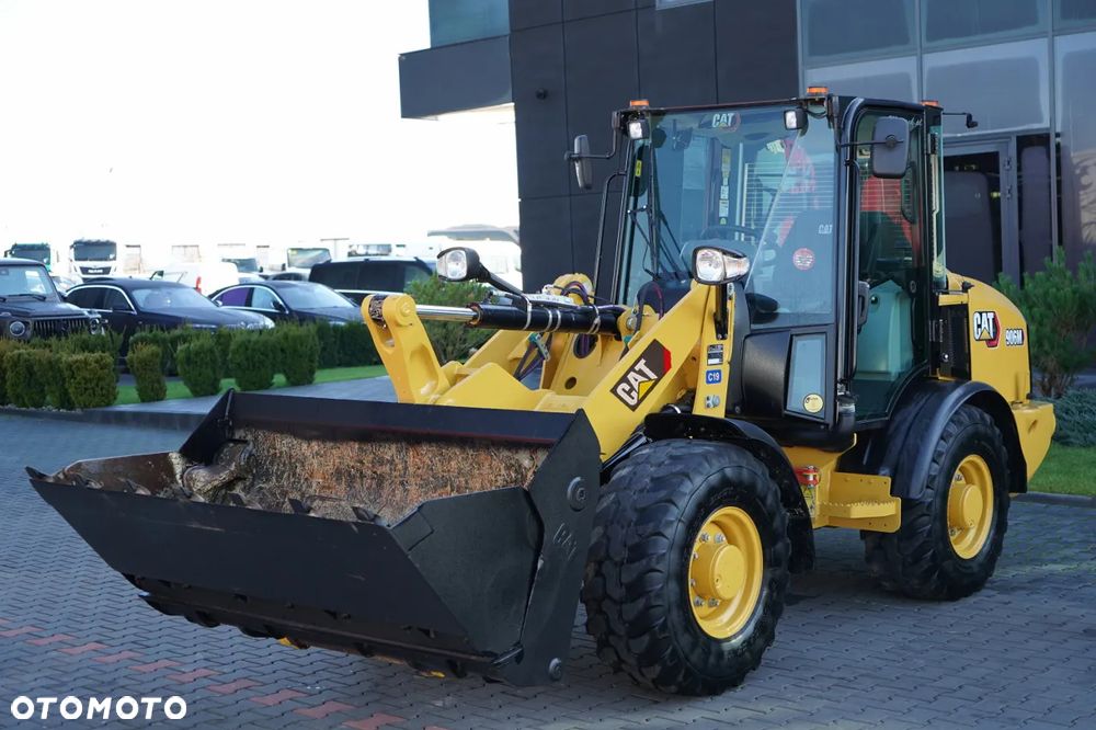 Caterpillar 906M / ŁADOWARKA KOŁOWA / 2020 ROK / ŁYŻKA SZCZĘKOWA / - 9