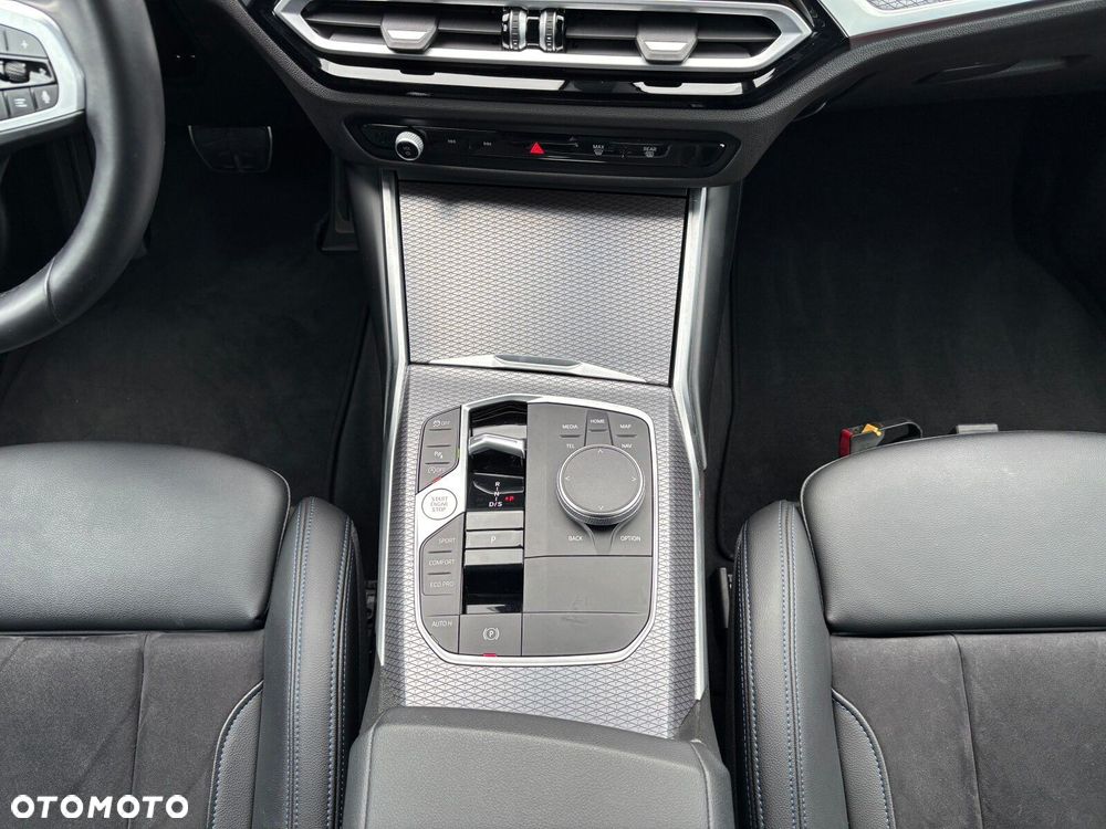 BMW Seria 3 318i M Sport - 24
