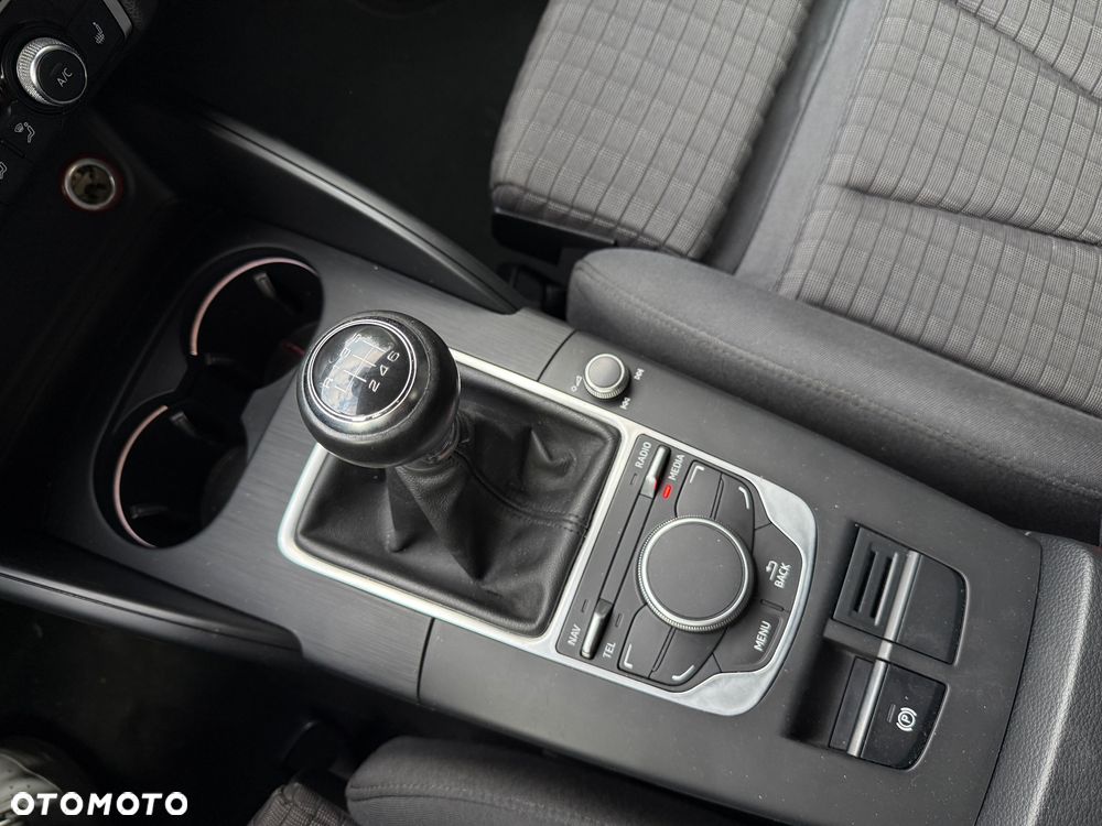 Audi A3 Sportback 2.0 TDI (clean diesel) Ambiente - 12