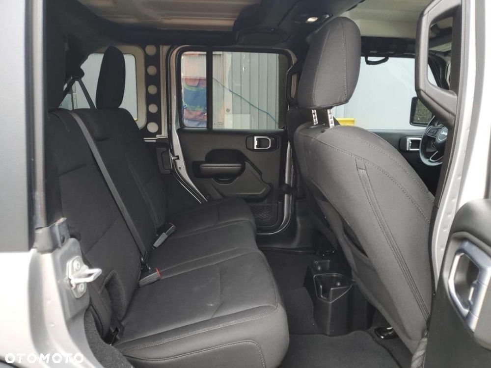 Jeep Wrangler - 11