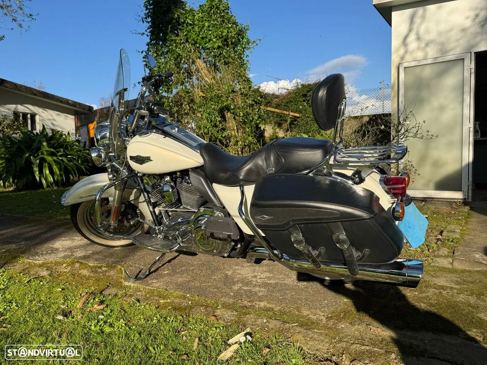 Harley-Davidson FLHR - 1