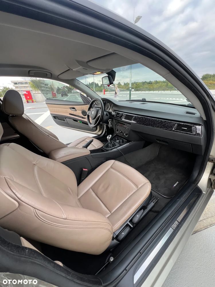 BMW Seria 3 320i - 12