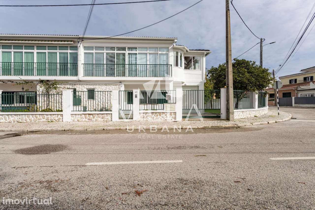 Moradia T3 +1 com Garagem localizada numa zona tranquila em Belverde - Grande imagem: 2/47
