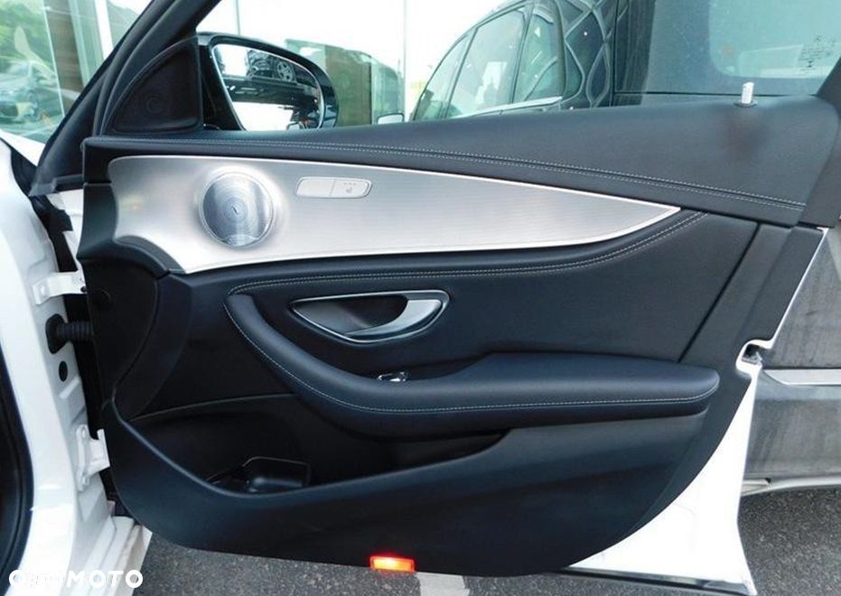 Mercedes-Benz Klasa E 220 d 4-Matic 9G-TRONIC - 15