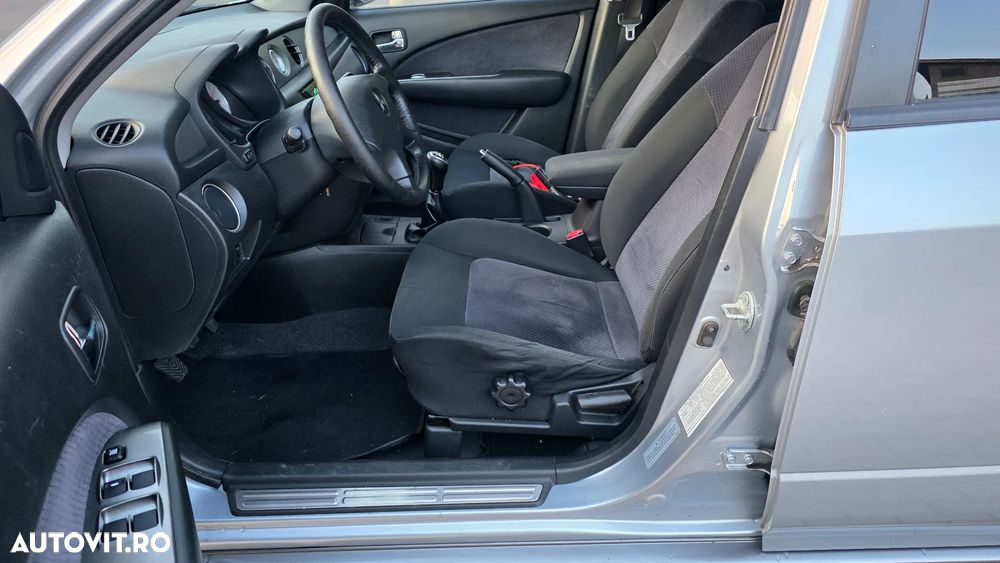 Mitsubishi Outlander - 3