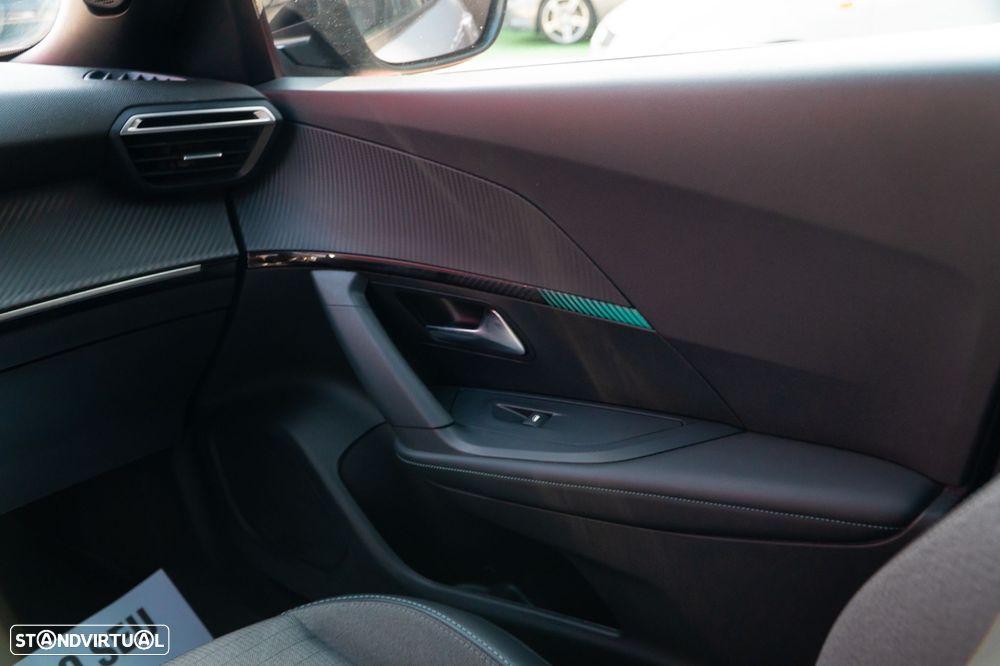 Peugeot 2008 1.2 PureTech Allure - 13