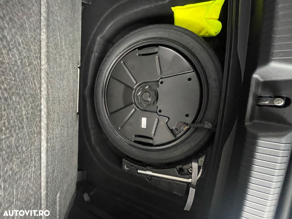 Volkswagen Golf - 22