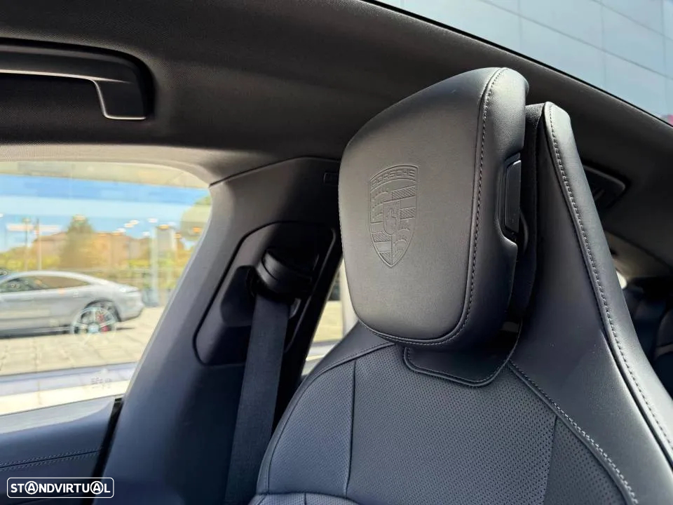 Porsche Taycan 4 - 15