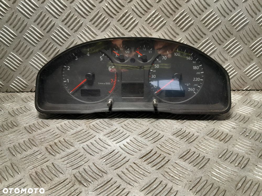 AUDI A4 B5 LICZNIK ZEGARY 8D0920900T - 1
