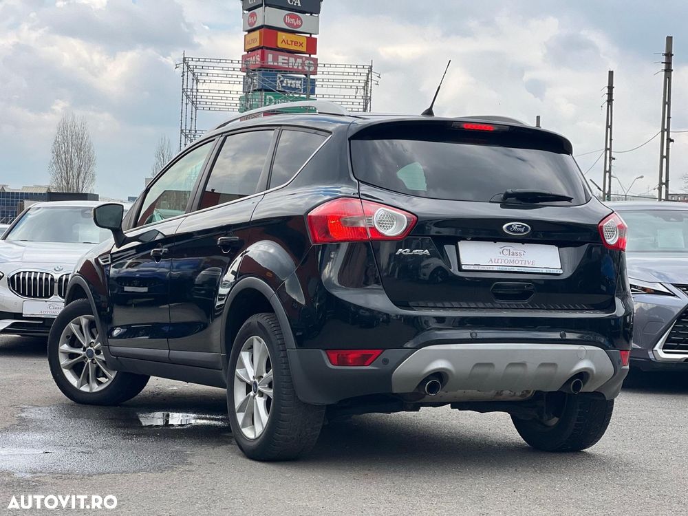 Ford Kuga 2.0 TDCi Powershift 4WD Titanium - 4