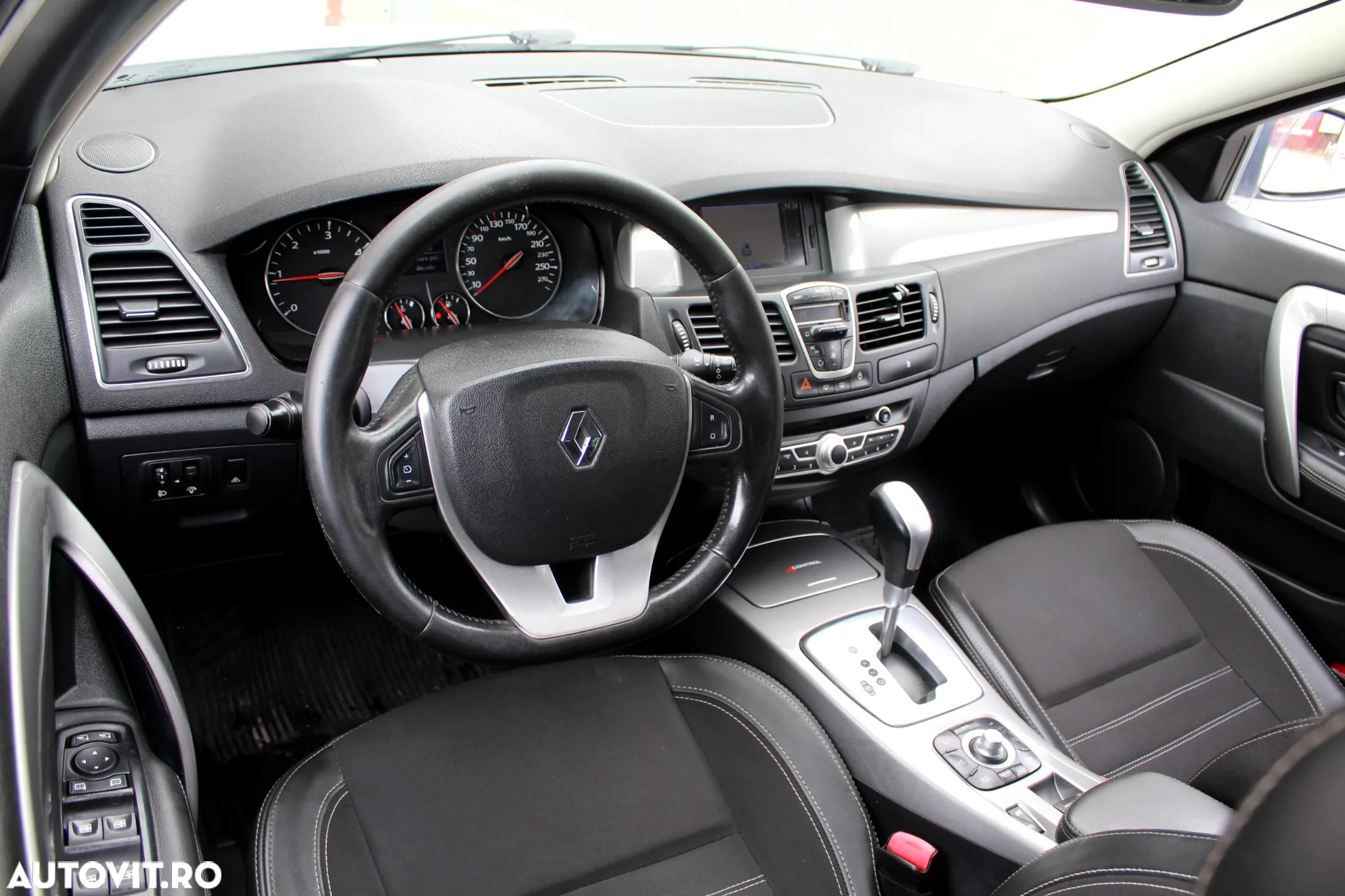 Renault Laguna dCi 175 FAP Aut. Initiale - 8