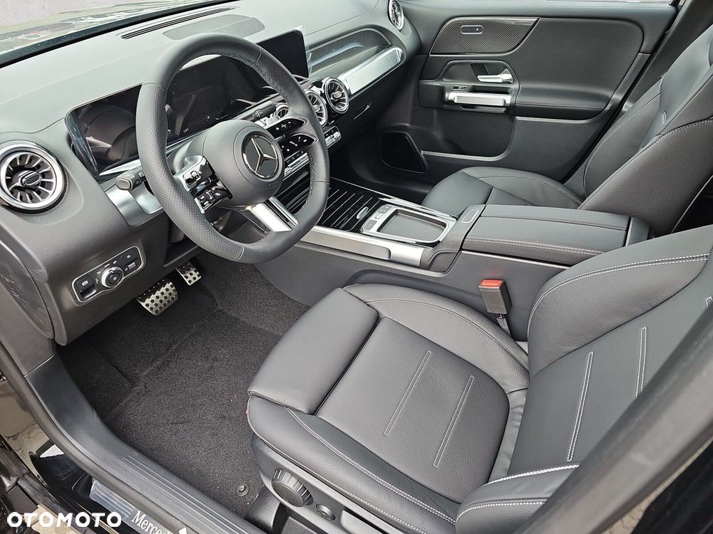 Mercedes-Benz GLB - 11