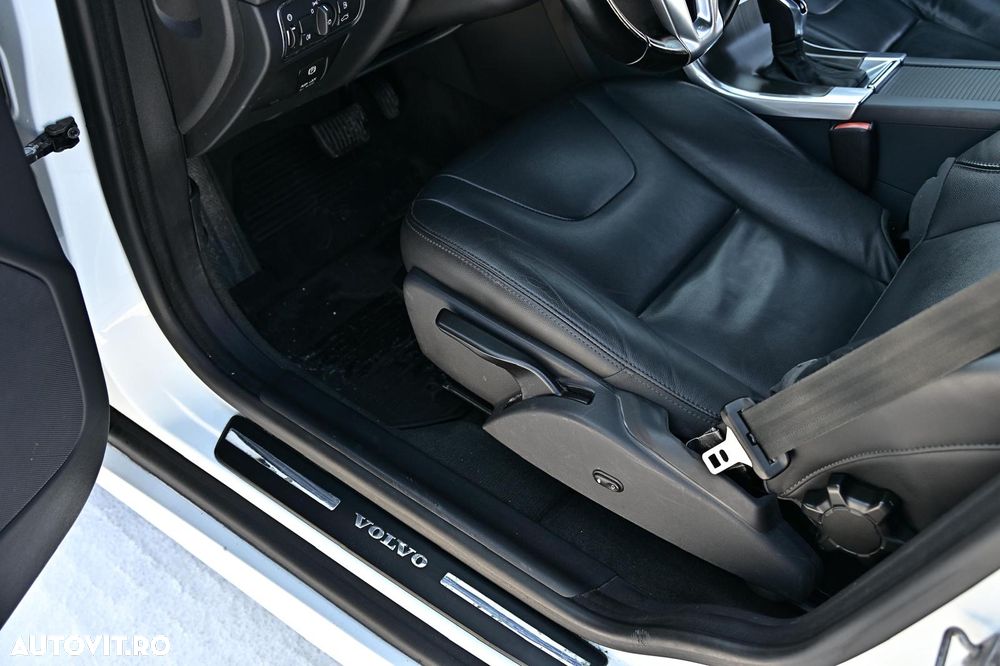 Volvo XC 60 D4 Geartronic Summum - 28