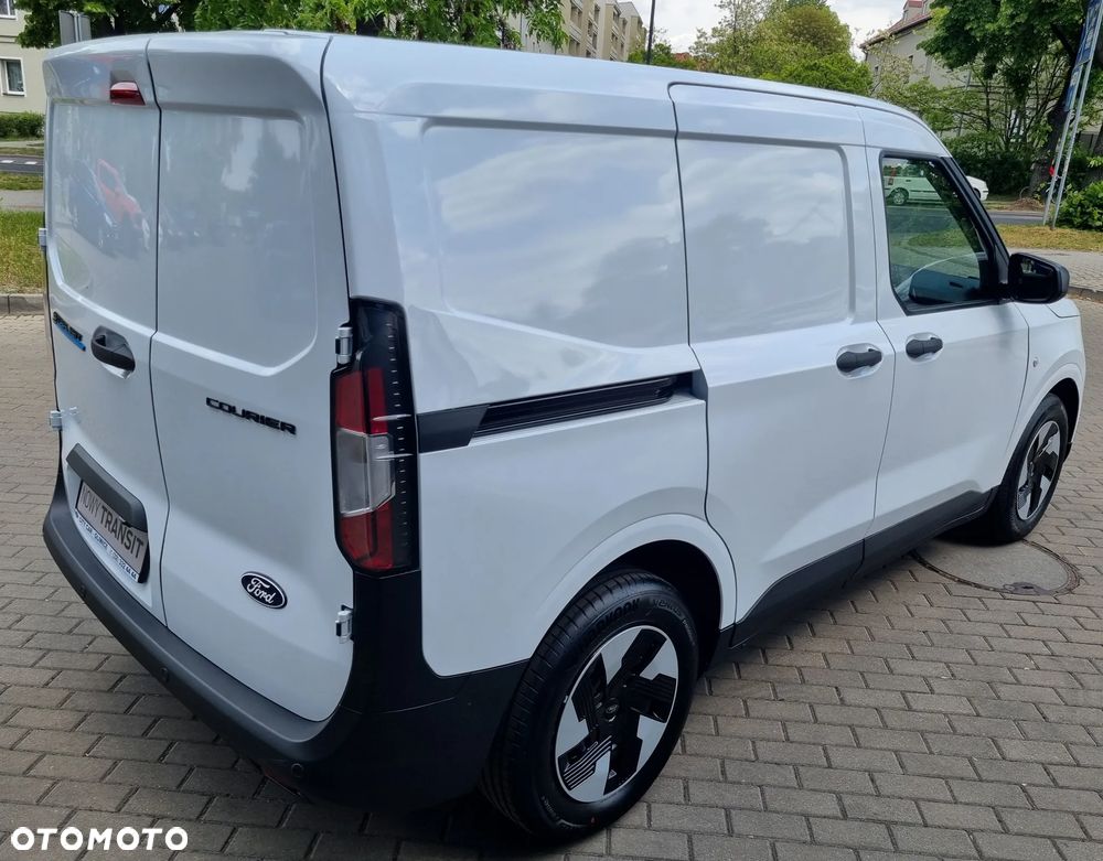 Ford Transit Courier - 9