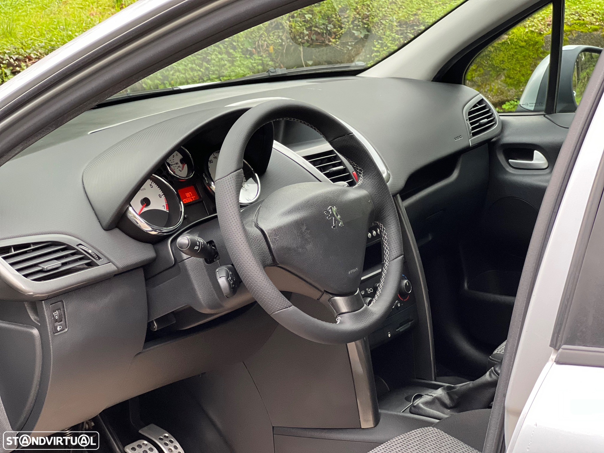 Peugeot 207 1.4 16V SE Sportium - 7