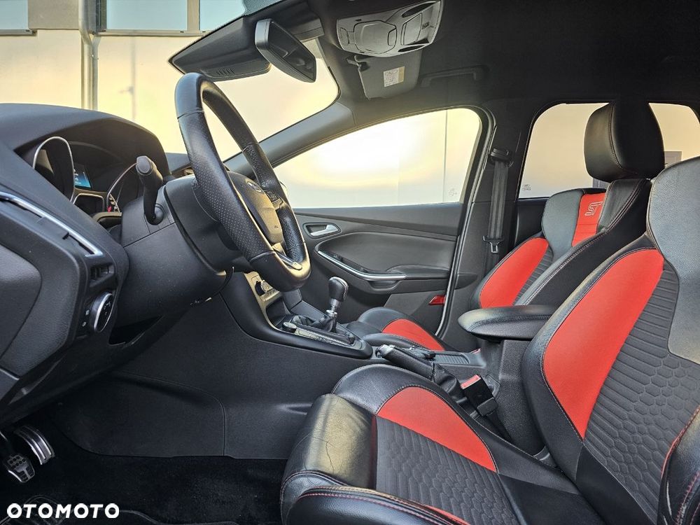 Ford Focus 2.0 EcoBoost ST mit Leder-Sport-Paket - 24
