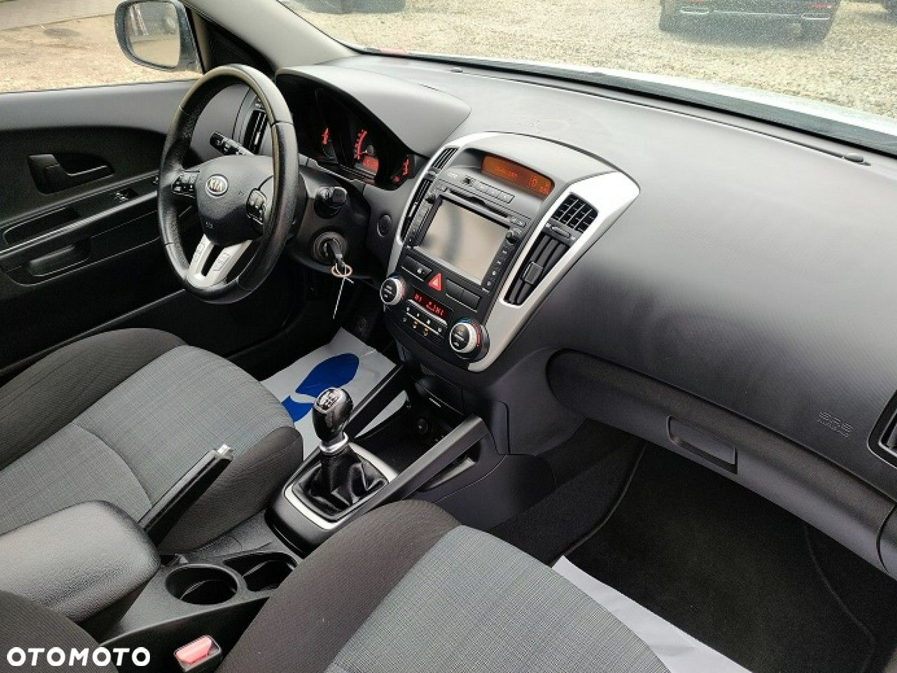 Kia Ceed - 13