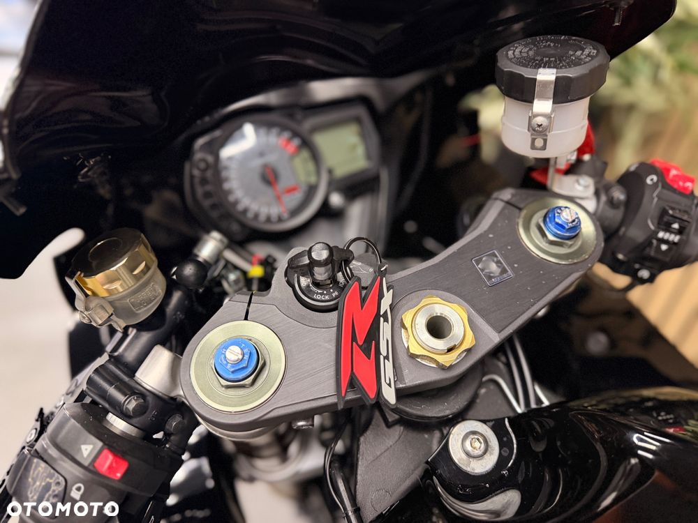 Suzuki GSX-R - 30