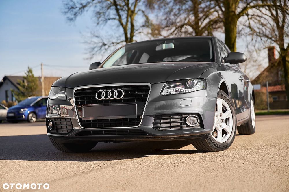 Audi A4 Limousine - 1