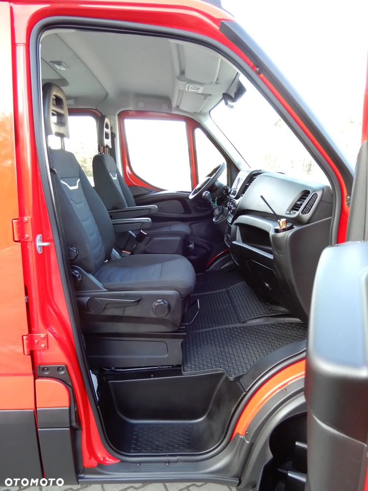 Iveco DAILY 35C16 Brygadowy Dubel Doka + Wywrotka Renomowanej Firmy RomCar Wywrot Kiper x 3 Skrzynia 3004 mm Blokada Mostu Rozstaw Osi 3750 mm HAK 3500 Stan 6-Cio Osobowy + 755 Kg Ładowność Auta Jak NOWY POLECAM - 33