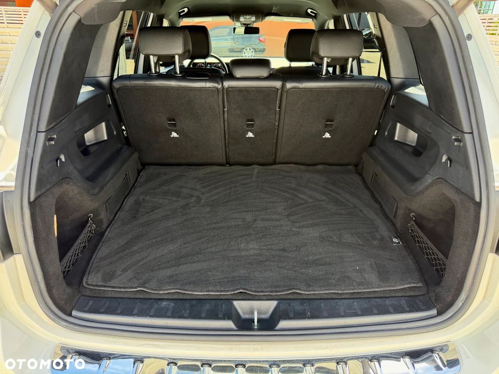 Mercedes-Benz GLB 250 4Matic 8G-DCT - 38